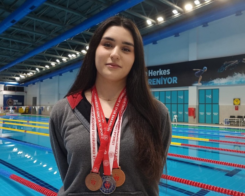 Öğrencimiz Ece Lal Özyaman’dan Gümüş Madalya ile Döndü 